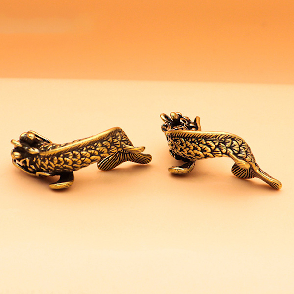 Mini Dragon Casting Animal Figurine Retro-tyylinen messinkiveistos