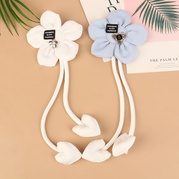 Fem kronblad blomst hengende hjerte Bjørn brosje kvinner DIY klær White