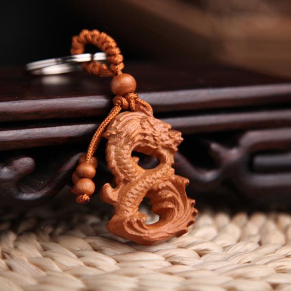 Tyylikäs avaimenperä persikkapuusta Zodiac Dragon avaimenperä riipus Decor