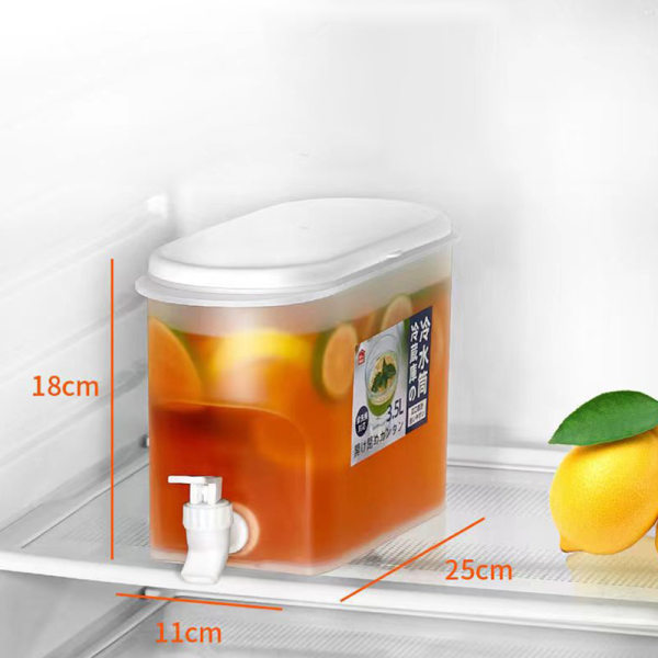 Kald vannkoker med kran i kjøleskap med isdispenser