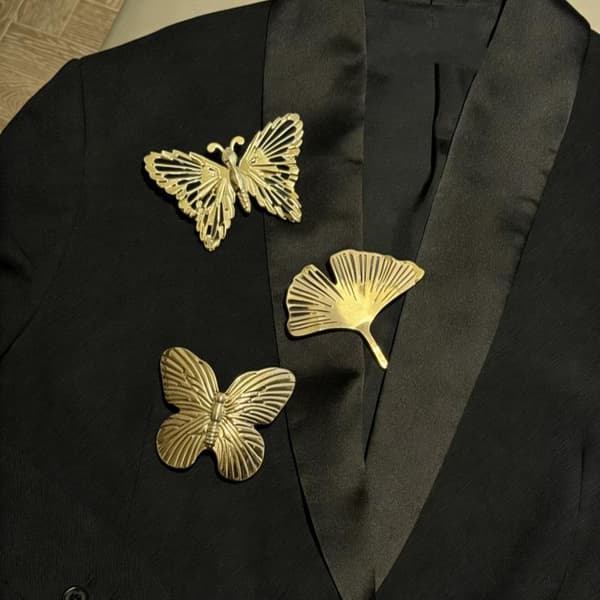 1 stk gullfarget elegant damebrosje hul sommerfugl ginkgo A2