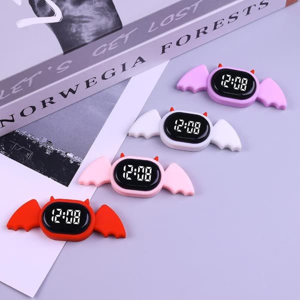 LED digitaalinen elektroninen kello, yövalo, avaimenperä, taskukello A1 1pcs random