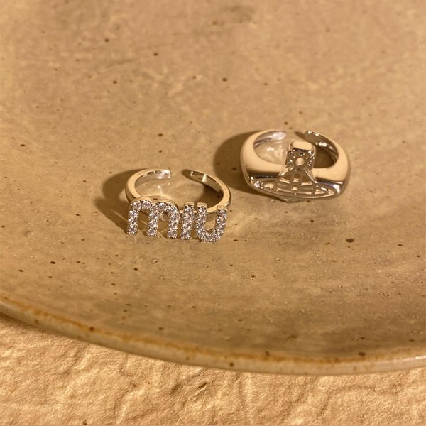 Punkstil Glitrende Rhinestone Planet Bokstaver Ringåpning Adj B