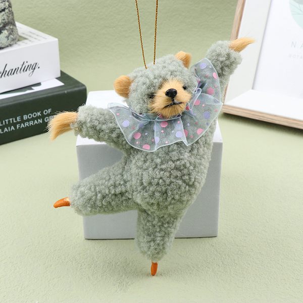 Uusi sarjakuva Kawaii Dancing Bear Pehmo-nukkehuone sängyn vieressä A