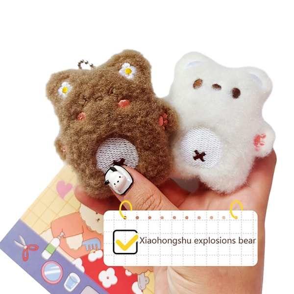 e Squeaking Bear Pehmoleluavaimenperä Sarjakuvanukkeriipusavain R White