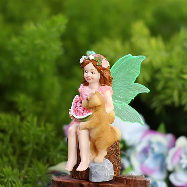 Morsom fe-jente statue