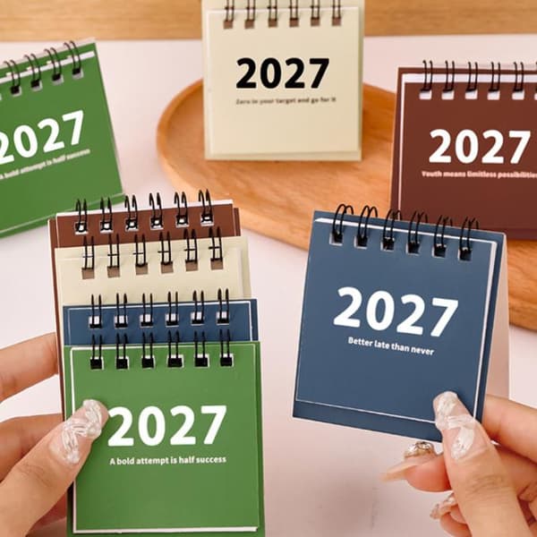 2027 Skrivebordskalender Mini Bærbar Reisekalender Perfekt For H A2