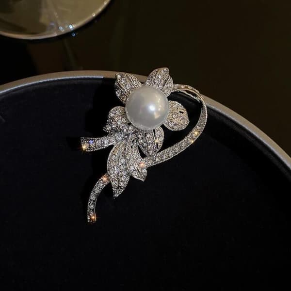 Mode Rhinestone Pärlblomma Broscher För Kvinnor Kläder Kappa