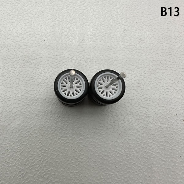 1 Set 1/64 modellbilhjul med gummidäck Modifierade delar Ve B13 fork White