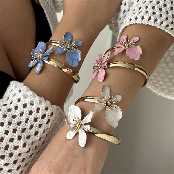 Vintage Elegant Emalj Blomma Öppen Armring Boho 3D Blommig Arm Cu A2