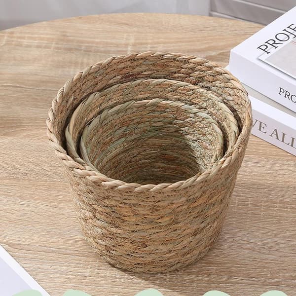 Blomkrukor i flätad korg och halm L