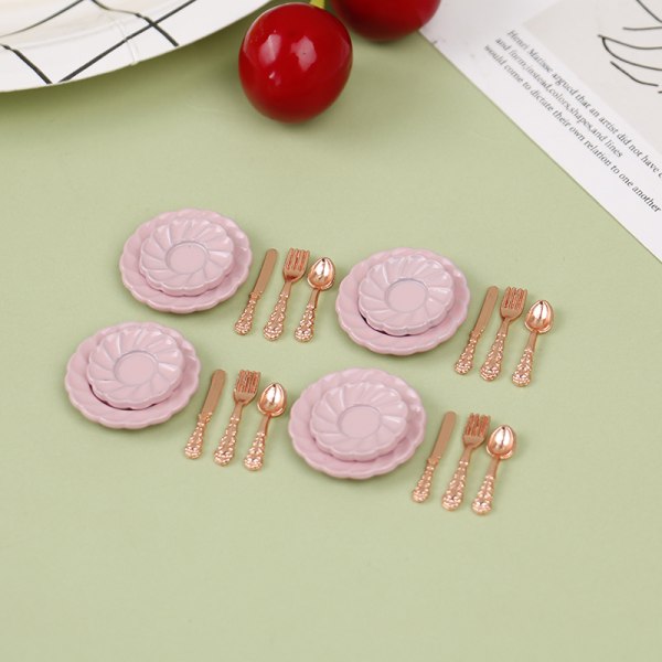1:12 Nukkekodin miniatyyripöytä, haarukka set A2