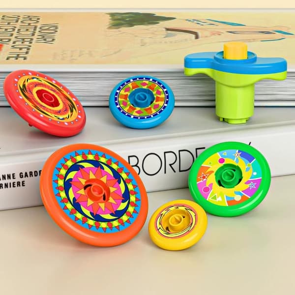 1 uppsättning staplade snurrande toppar med avfyrningsmekanism, nya leksaker för barn 1set