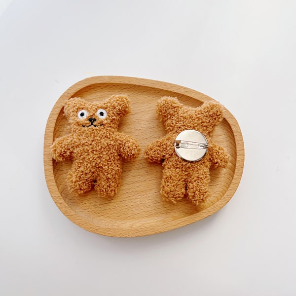 Ins Brosch Bean Bear Plush Doll e Cartoon Pin Skolväska Pendan Brown