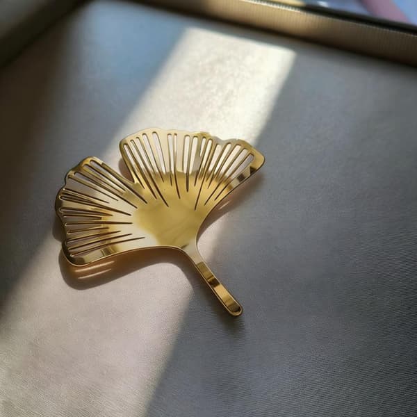 1 stk guldfarvet elegant broche til kvinder, hul sommerfugl ginkgo A2