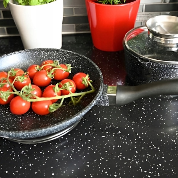 17-delars grytset med glaslock Hemberg - kastruller, stekpannor och redskap - gjutet aluminium - keramisk marmorerad non-stick- svart  HB-7052