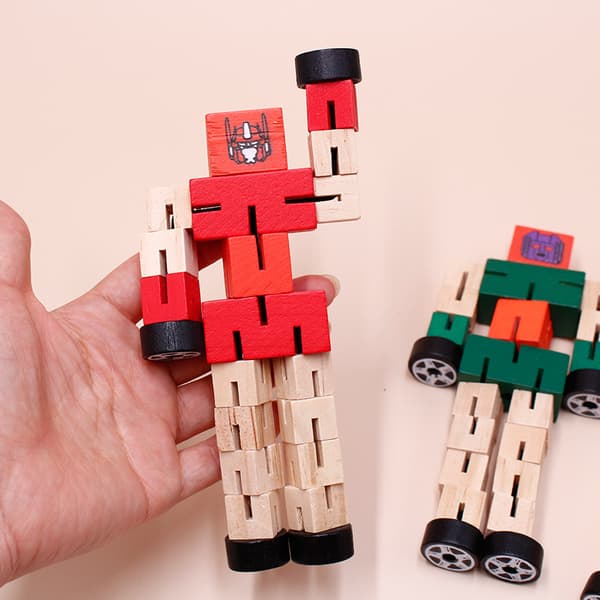 Tre robotleker i tre, tilfeldig stil, én del