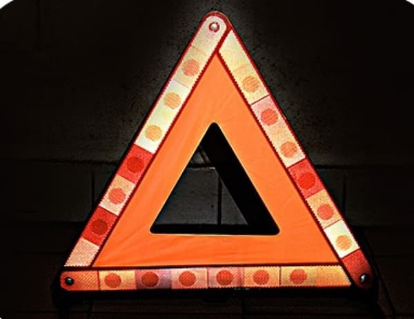 TREKANTSIGNAL + 1 Stiv PP-boks