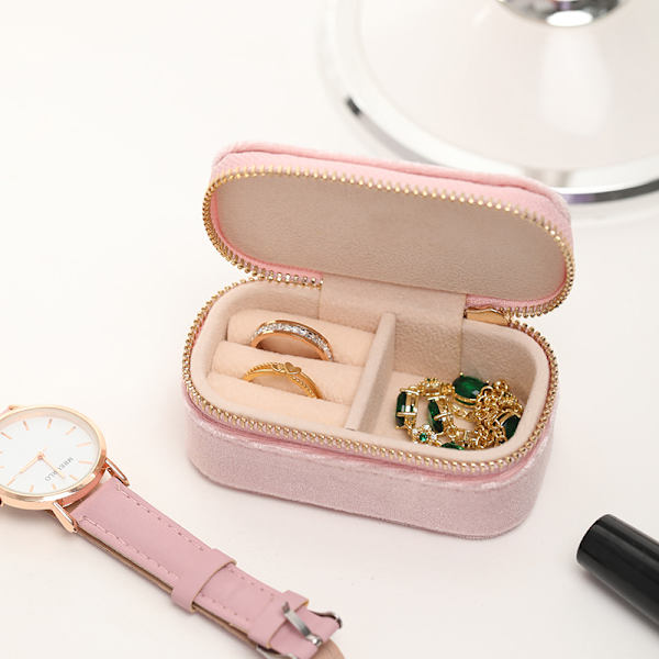 Mini smykkeskrin til rejser, lille smykkeskrin i fløjl til rejser, bærbar smykkeorganisator til ringe, øreringe, halskæder (Blush Peach)-8,5*4,8*4cm