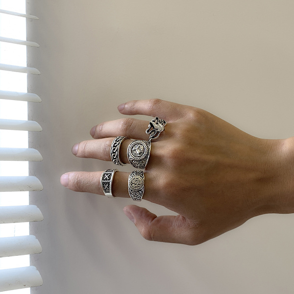 5 stk./sæt kno ringe med udsøgte mønstre, geometrisk luksus