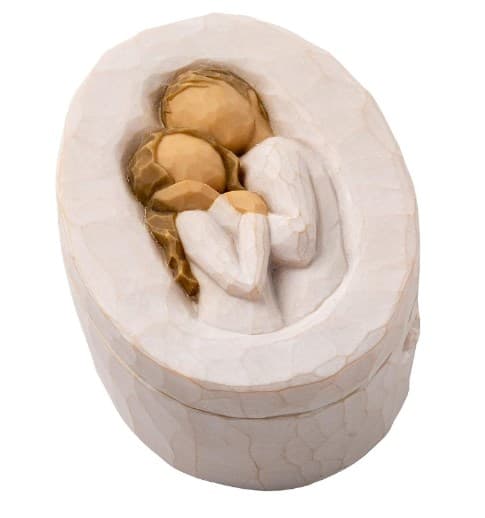 Håndskåret og håndmalt Keepsake-boks (Embrace)
