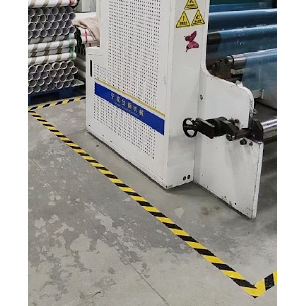 Farevarslingstape 60mm x 33m Gul/Svart Selvklebende