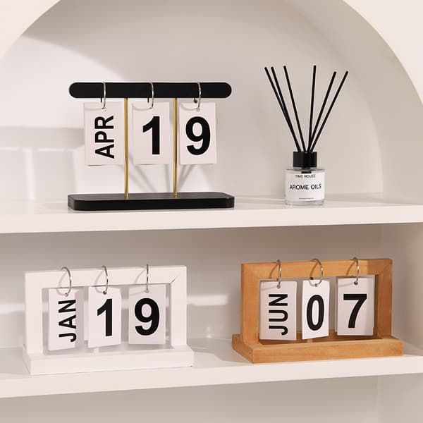 Skrivbordskalender Enkel stil Stabil bas Slät kant Hög hållbarhet