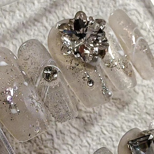10 stk hjerteformet metalllegering rhinestone neglepynt fargerik 3d neglekunst sjarm hjerte skinnende neglekrystall diamanter