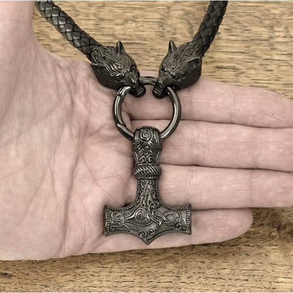 Musta Odinin ukkosenvasara ja ulvovan suden pään amuletti viikinkikorut