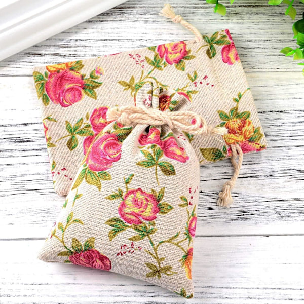 30 Stykker Små Roser Snørelukningsposer Blomsterpose Linned Gave Lomme Smykkepose til Bryllup DIY Håndværk Fest (3,9 x 5,5 Tommer)