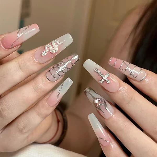 Silver Ormskinn Bärbar Nagel Burst Glitter Nagel Chip