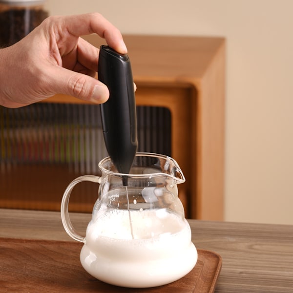 Elektrisk melkeskummer, mini visp i rustfritt stål, ekstra sterk motor og drevet for kaffe/latte/cappuccino/varm sjokolade