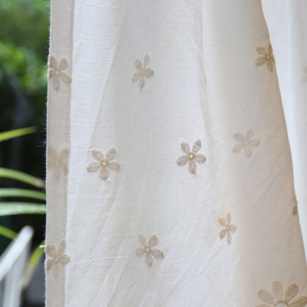 Fransk lantlig stil, rosa körsbärsbroderat tyg, halvskuggande liten halv