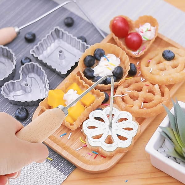 Fritert snacksform, blomsterformet frityrform i aluminiumslegering med trehåndtak