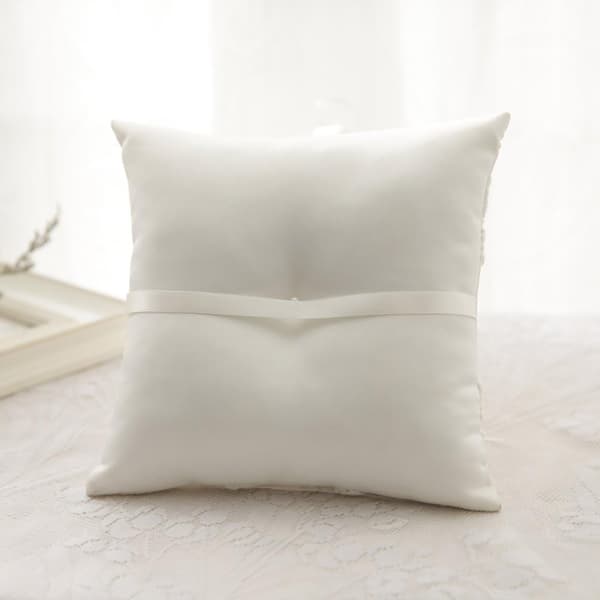 Beige bryllupspute for ringbærer med satengsløyfe og brodert blonder, 21 cm