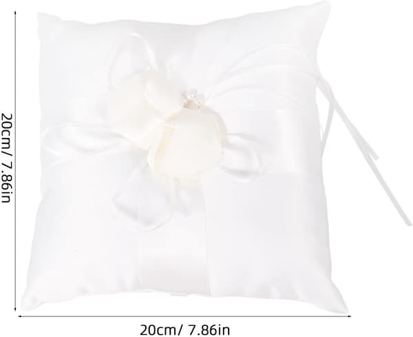 Vigselringskudde 20 x 20 cm satinblomma med pärlband