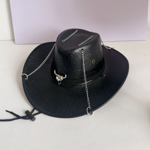Sort Western Cowboyhat med Tyrekæde og Bred Skygge