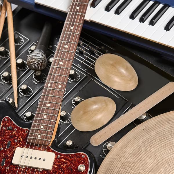 2 st. äggskakare i trä, handpercussionsinstrument i naturträ