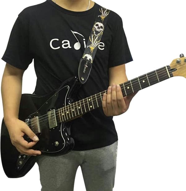 Justerbart gitarrband i läder med dödskalletema för el-, akustisk och basgitarr