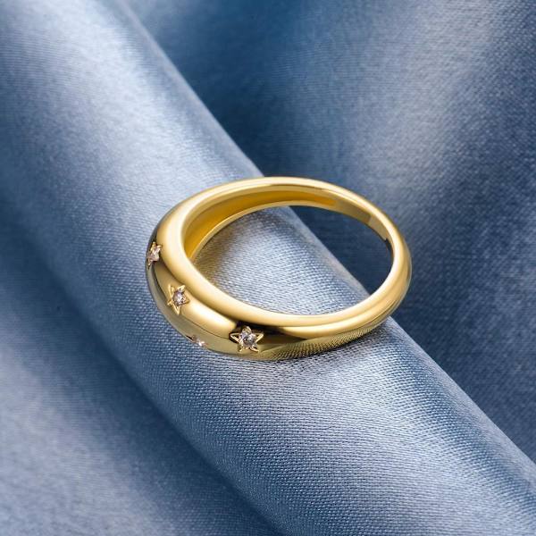 Star Carved Ring Zirkon Inlagd Mässing Finger Ring för Dam Golden