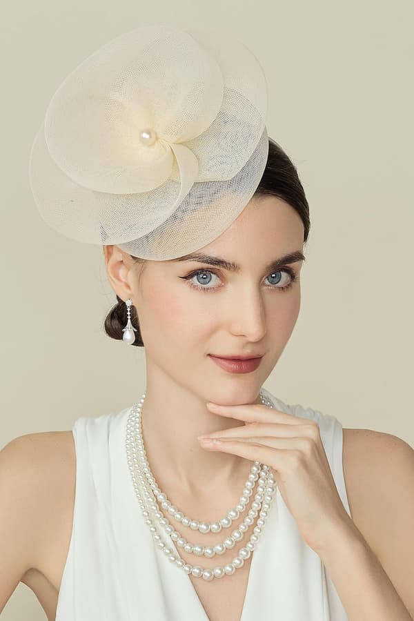 Hvit fascinator med nettingblomst for kvinner, hodeplagg til bryllup, hesteveddeløp og fest