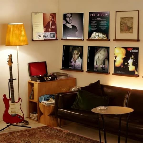 6-pak væghylder til vinylplader i valnød, selvklæbende eller skruemontering