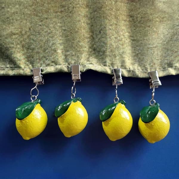 4 duktyngder i polyresin formade som citroner med starka klämmor för uteplatsen