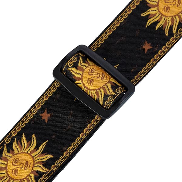 Vävt gitarrband, läderändar, solmotiv, justerbar längd på 145 cm