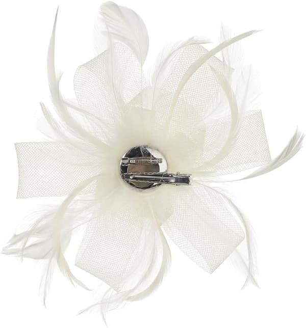 Elfenbenshvit fascinator for kvinner, fjær- og blomsterhodeplagg i netting til bryllup