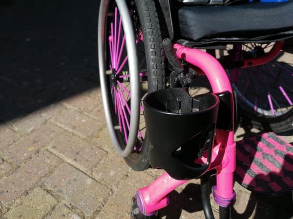 Universal kopholder til barnevogn, klapvogn og kørestol med gummigreb