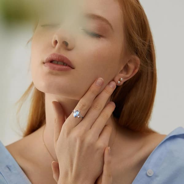 Håndlaget statement-ring i 925 sterling sølv med månesten for kvinner