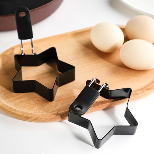 2 stk. stjerneformede eggringer i rustfritt stål, non-stick stekemodeller med håndtak