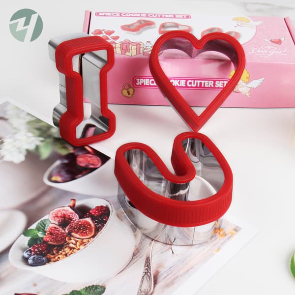 Valentinsdag-tema Kakeutstikkersett, 3 stk rustfritt stål med røde håndtak