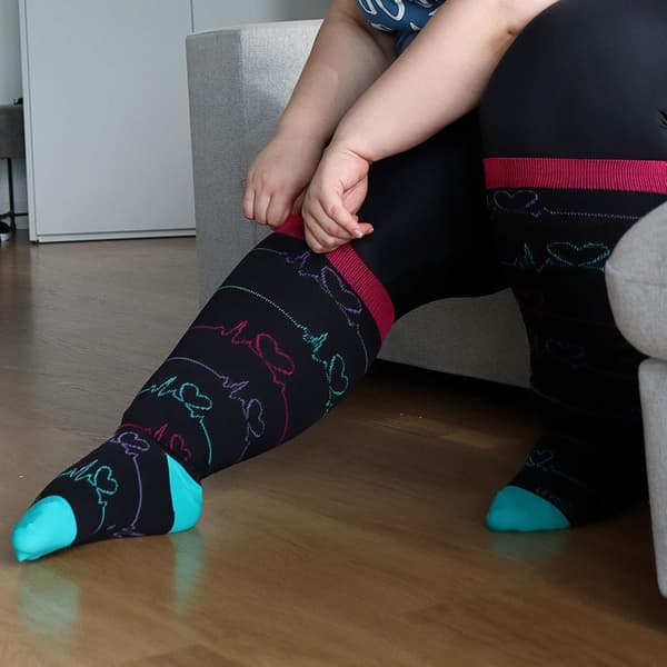 Kompressionsstrumpor med extra vidd för kvinnor och män 15-20 mmHg cirkulation 3-pack
